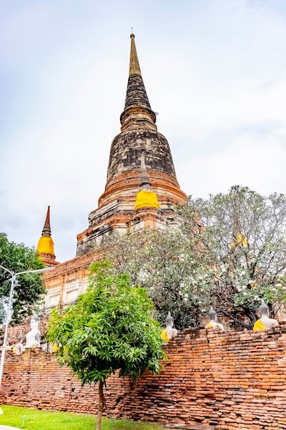 Una hermosa vista del templo Wat Yai Chai Mongkhon ubicado en Ayutthaya Tailandia