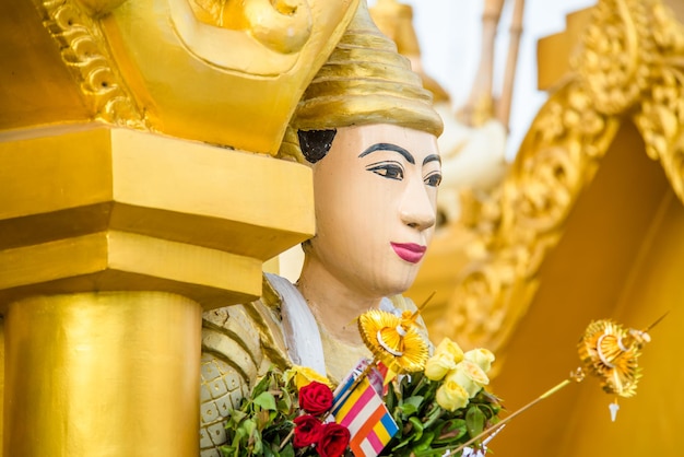 Una hermosa vista de los templos de Shwedagon Padoga ubicados en Yangon Myanmar