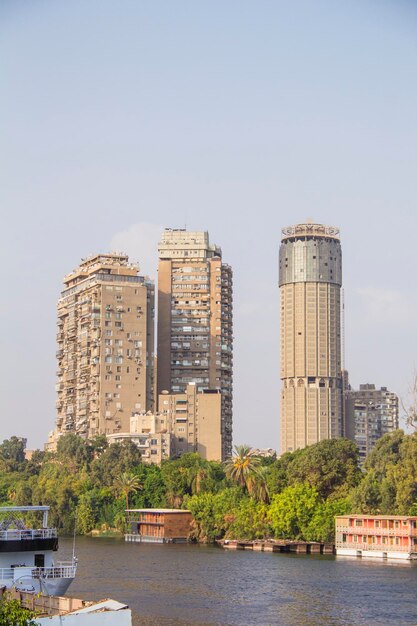 Hermosa vista del terraplén del Nilo en el centro de El Cairo, Egipto