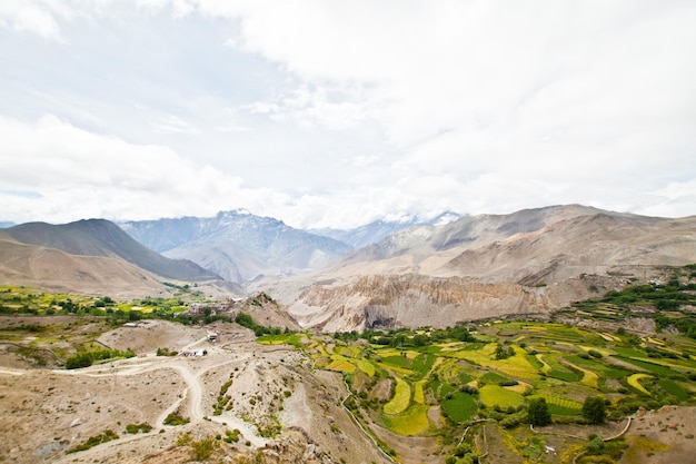 Hermosa vista del valle de Mukhtinath en Low Mustang, Nepal