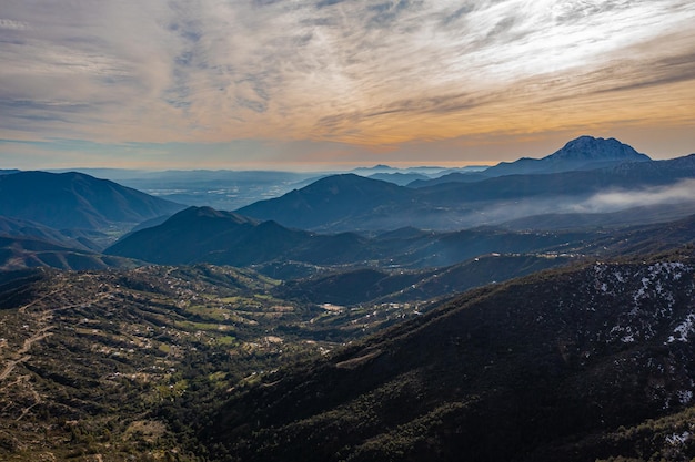 Hermosa vista de un valle en el sector de La Dormida, al pie del Cerro La Campana