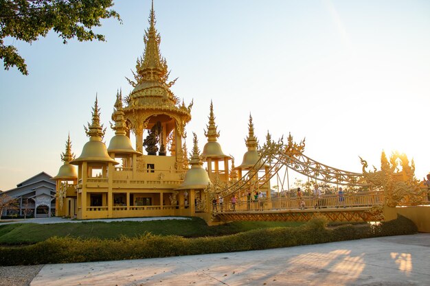 Una hermosa vista de Wat Rong Khun el Templo Blanco ubicado en Chiang Rai Tailandia