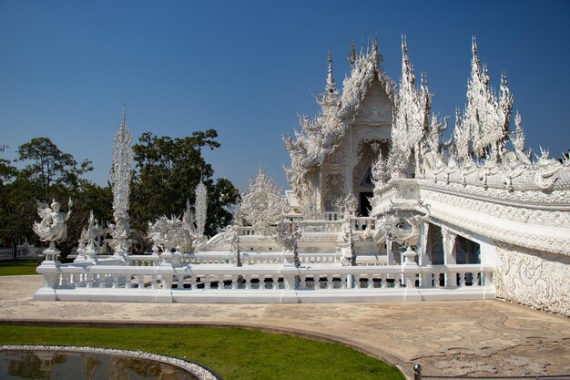 Una hermosa vista de Wat Rong Khun el Templo Blanco ubicado en Chiang Rai Tailandia