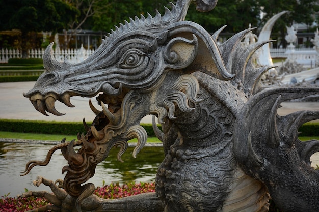 Una hermosa vista de Wat Rong Khun el Templo Blanco ubicado en Chiang Rai Tailandia