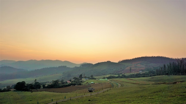 Hermosa vista de Wenlock Downs 9th Mile Shooting Point Ooty durante la puesta de sol Debe visitar el lugar por la noche