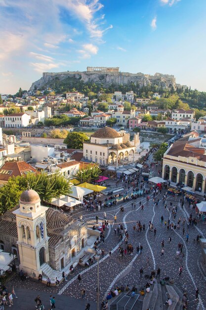 Hermosa vista de la zona de la Acrópolis y Monastiraki en Atenas, Grecia