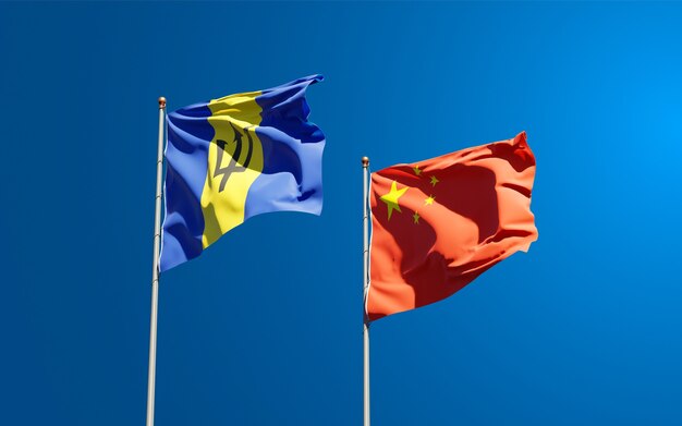 Hermosas banderas del estado nacional de China y Barbados juntos en el cielo