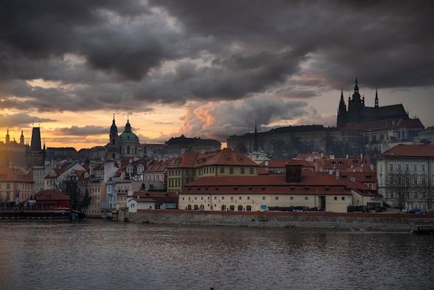 Hermosas calles antiguas de Praga