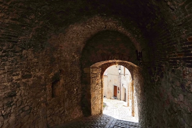 Hermosas calles de Pennabilli comune, Italia