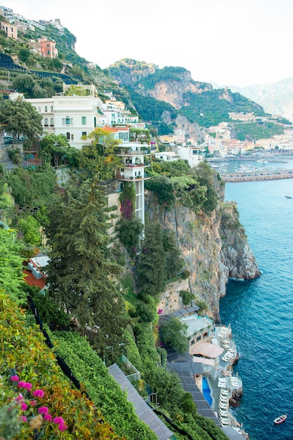 Foto hermosas ciudades costeras de italia - positano escénica en la costa de amalfi