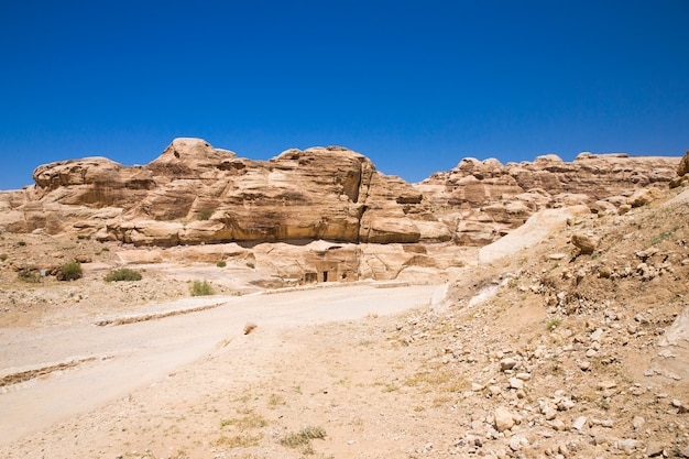 Hermosas formaciones de roca roja en Petra Jordan.