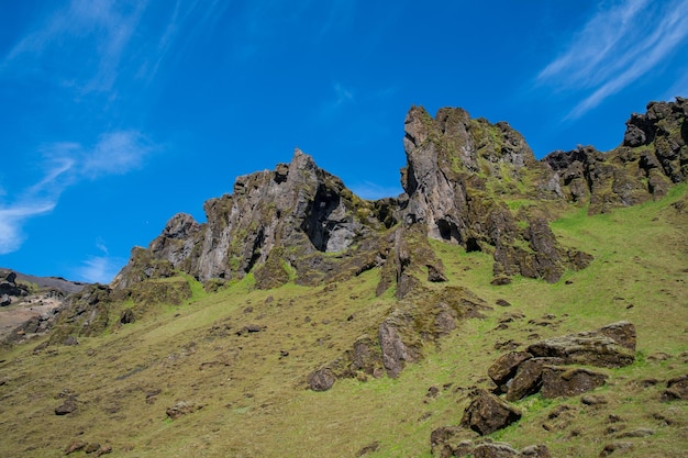 Hermosas formaciones rocosas del cañón Thakgil en Islandia