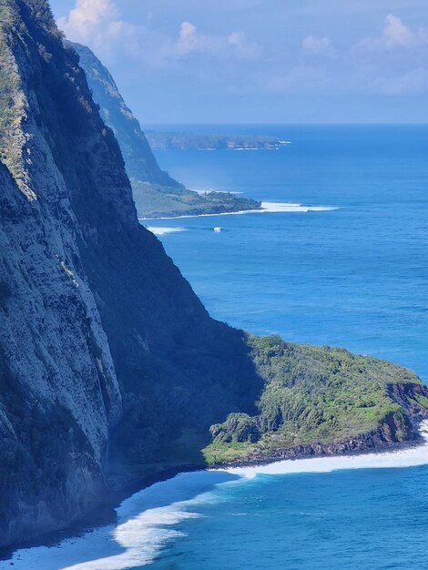 Foto hermosas fotos de un punto pintoresco en la gran isla de hawai que muestran un acantilado junto al océano