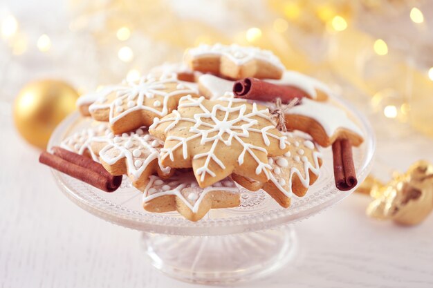 Hermosas galletas con decoración navideña