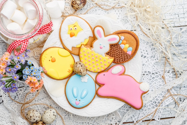 Foto hermosas galletas de pascua glaseadas