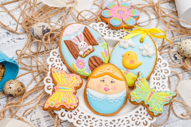 Hermosas galletas de Pascua glaseadas