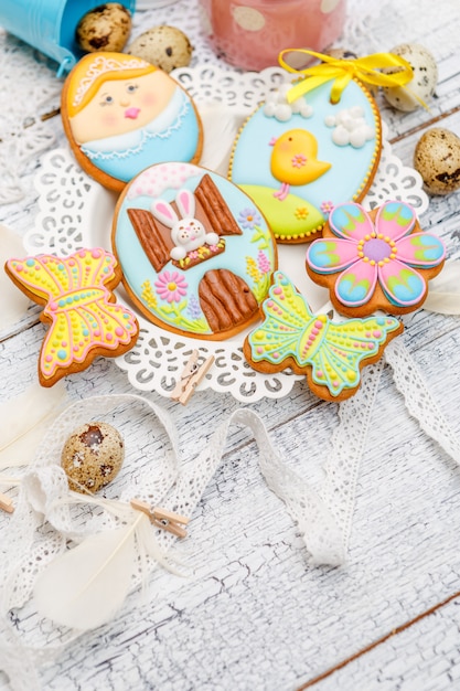 Hermosas galletas de Pascua glaseadas