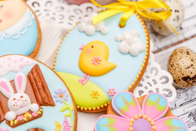 Hermosas galletas de Pascua glaseadas