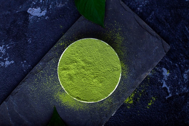 Hermosas imágenes de matcha y bebidas de matcha cómo preparar té de matcha en el estudio