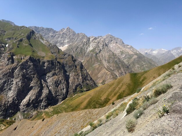 Las hermosas montañas de Pamir en Tayikistán