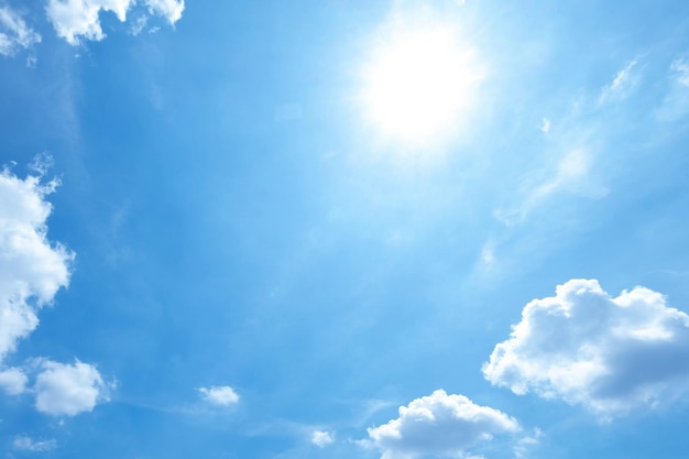 Hermosas nubes de cielo azul para el fondo