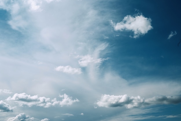 Hermosas nubes en el cielo