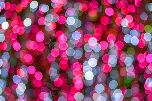 Hermosas tarjetas de felicitación abstractas con luces navideñas borrosas en un fondo claro feliz y hermosa espalda