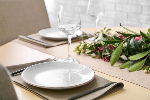 Foto hermoso ajuste de la mesa para la cena festiva