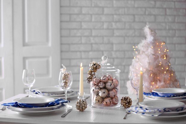 Hermoso ajuste de la mesa de Navidad
