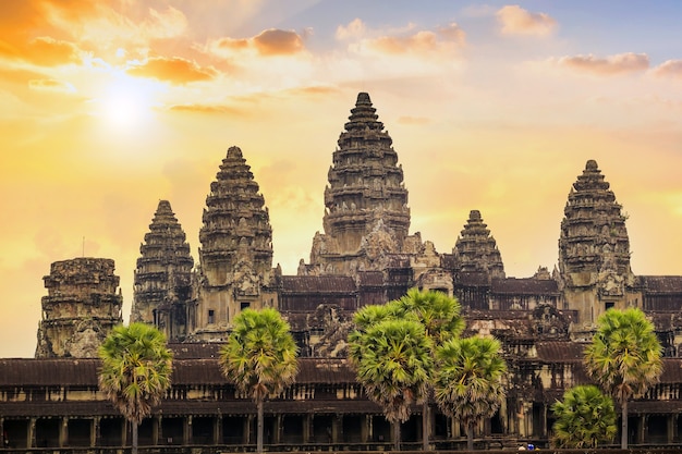 Hermoso amanecer en Ankor Wat, Siem Reap, Camboya