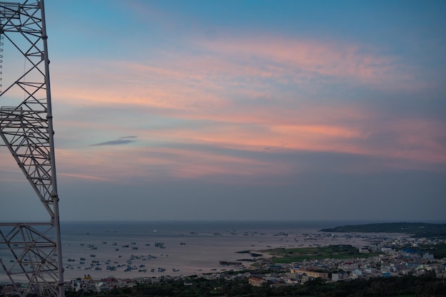 hermoso amanecer en el mar desde arriba