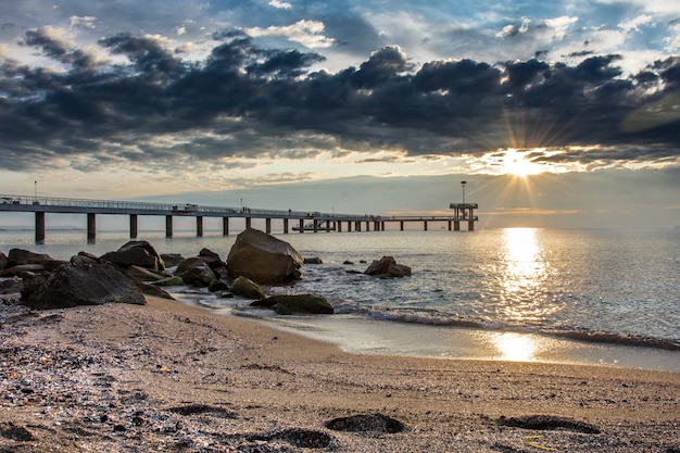 Hermoso amanecer en la playa