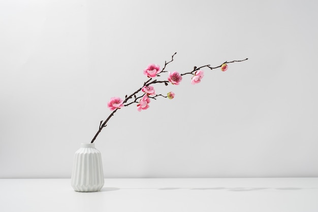 Hermoso arreglo de ikebana