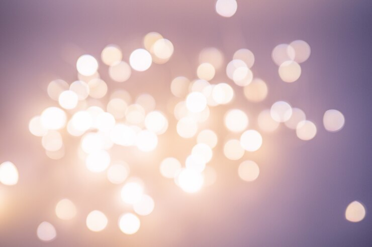 Foto hermoso bokeh borroso, muchos círculos brillantes artísticamente borrosos. fondo de navidad