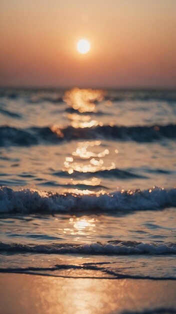 El hermoso bokeh de la orilla del mar da un fondo atmosférico de vacaciones de verano profundo océano desenfocado con azul