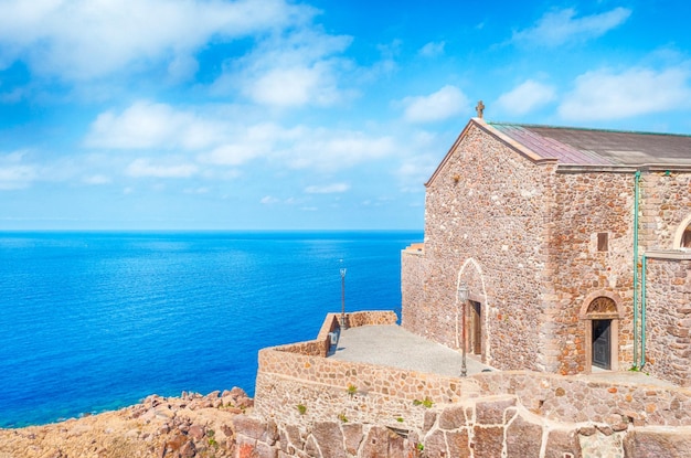 El hermoso callejón de la ciudad vieja de castelsardo