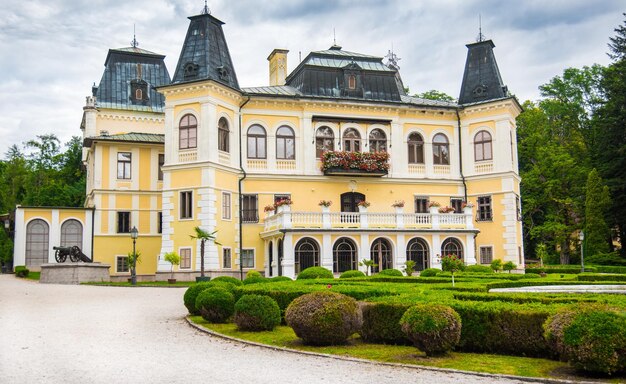 Hermoso castillo romántico de Betliar. Edificios históricos. Eslovaquia, Europa.