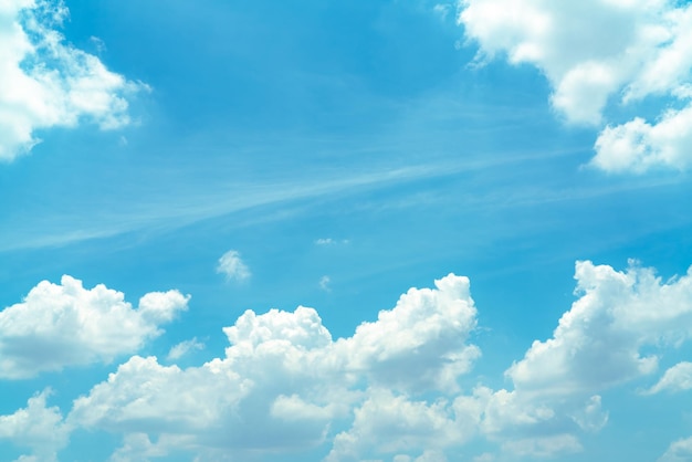 Hermoso cielo azul y cúmulos blancos fondo abstracto Fondo de Cloudscape Cielo azul