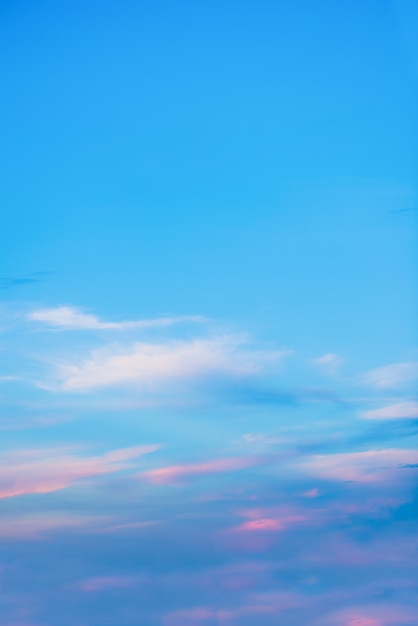 Hermoso cielo azul con fondo de formación de nubes