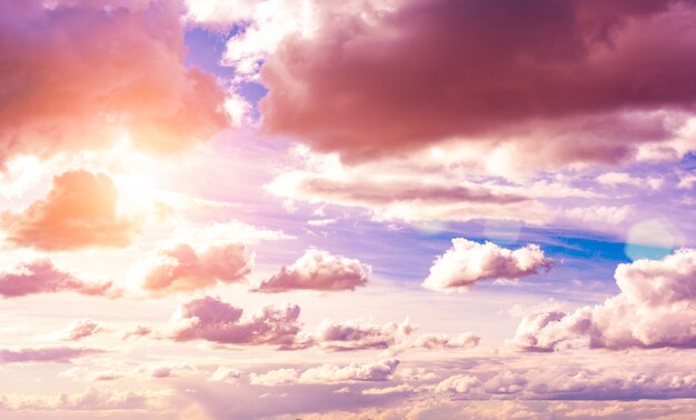 Hermoso cielo azul con nubes espacio. Cielo nubes