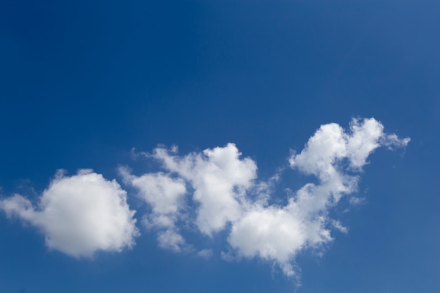 Hermoso cielo azul y nubes.