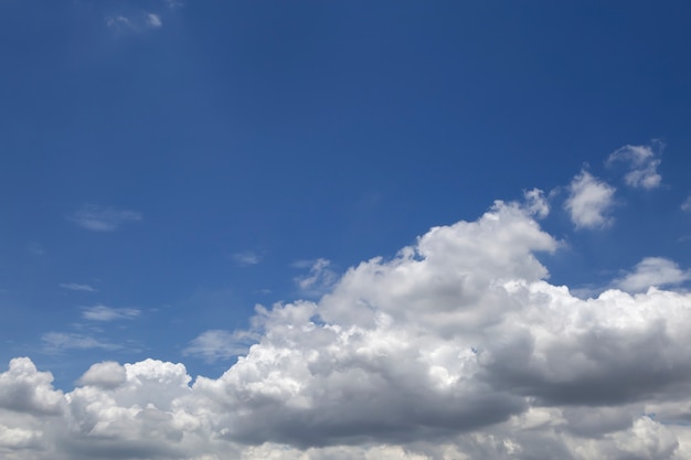 Hermoso cielo azul