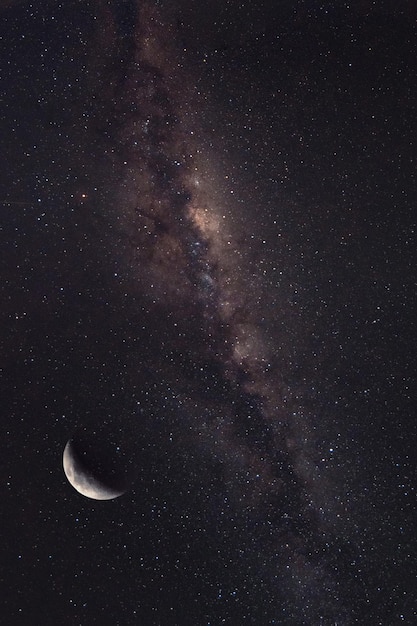 Hermoso cielo nocturno con estrellas de la galaxia Milkyway