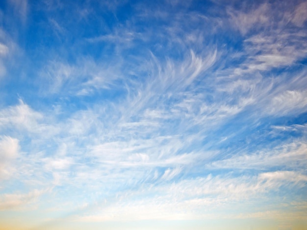 hermoso cielo y nubes