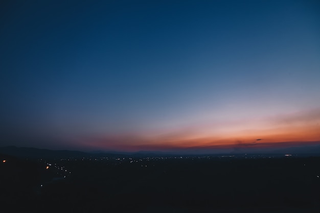 Hermoso cielo de la tarde