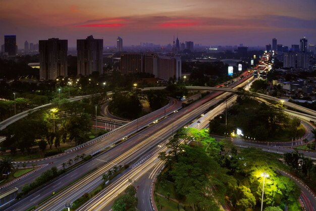 Foto el hermoso cruce de la autopista semanggi en yakarta