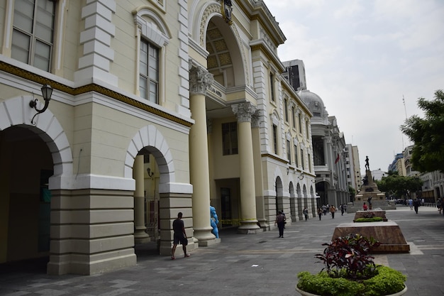 Un hermoso edificio antiguo Guayaquil