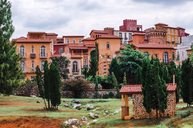 Hermoso estacionamiento de la ciudad El estilo italiano del valle de Toscana en khaoyai Nakhon Ratchasrima