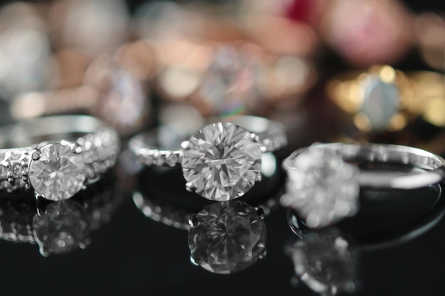 Hermoso fondo de joyas de anillos de diamantes