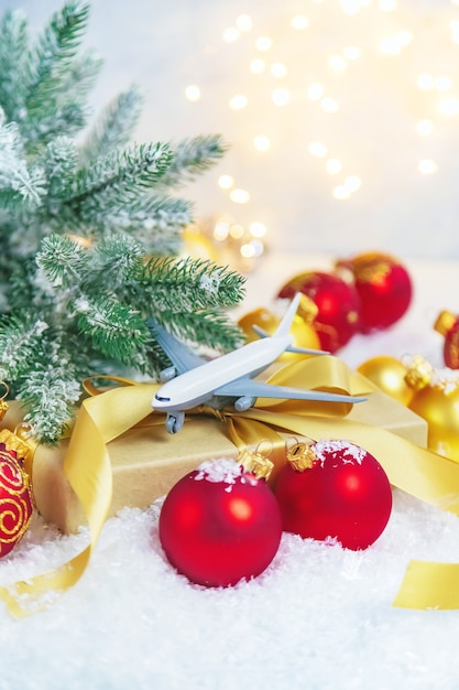 Hermoso fondo de Navidad con avión